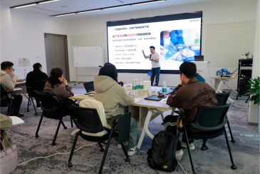 Como a Yitailock está preparando sua equipe para vendas mais inteligentes e presença mais forte no mercado?